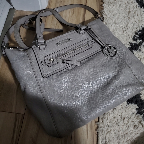 Micheal Kors Grey Purse - Picture 2 of 5
